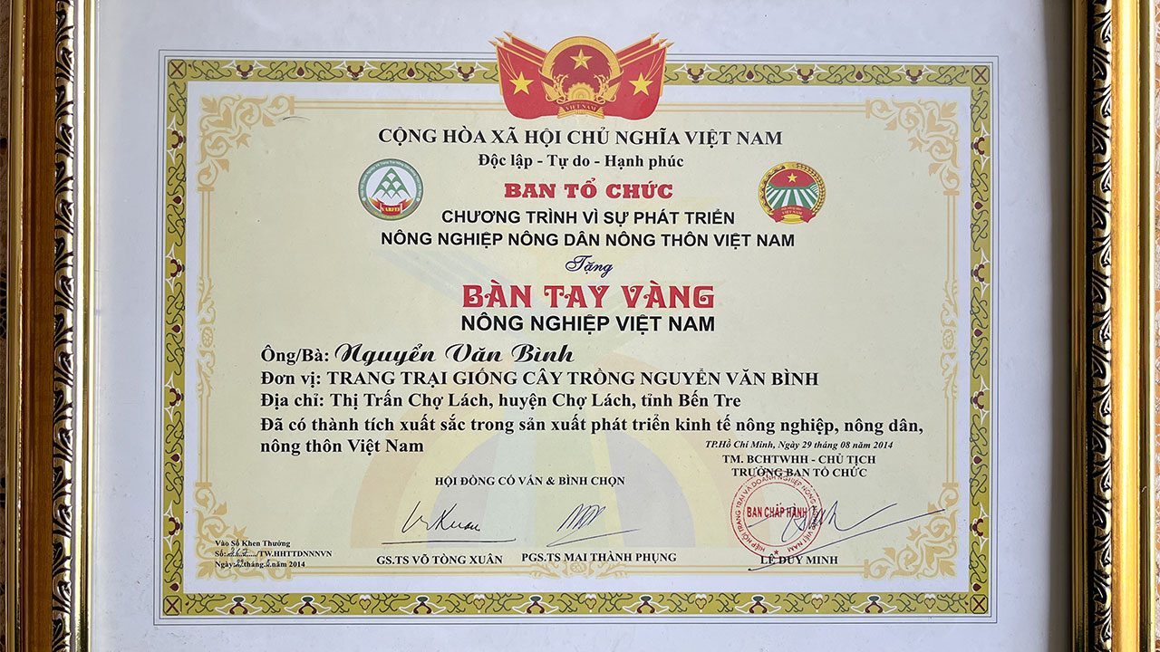 Chứng nhận ông Nguyễn Văn Bình là Bàn Tay Vàng Nông Nghiệp Việt Nam